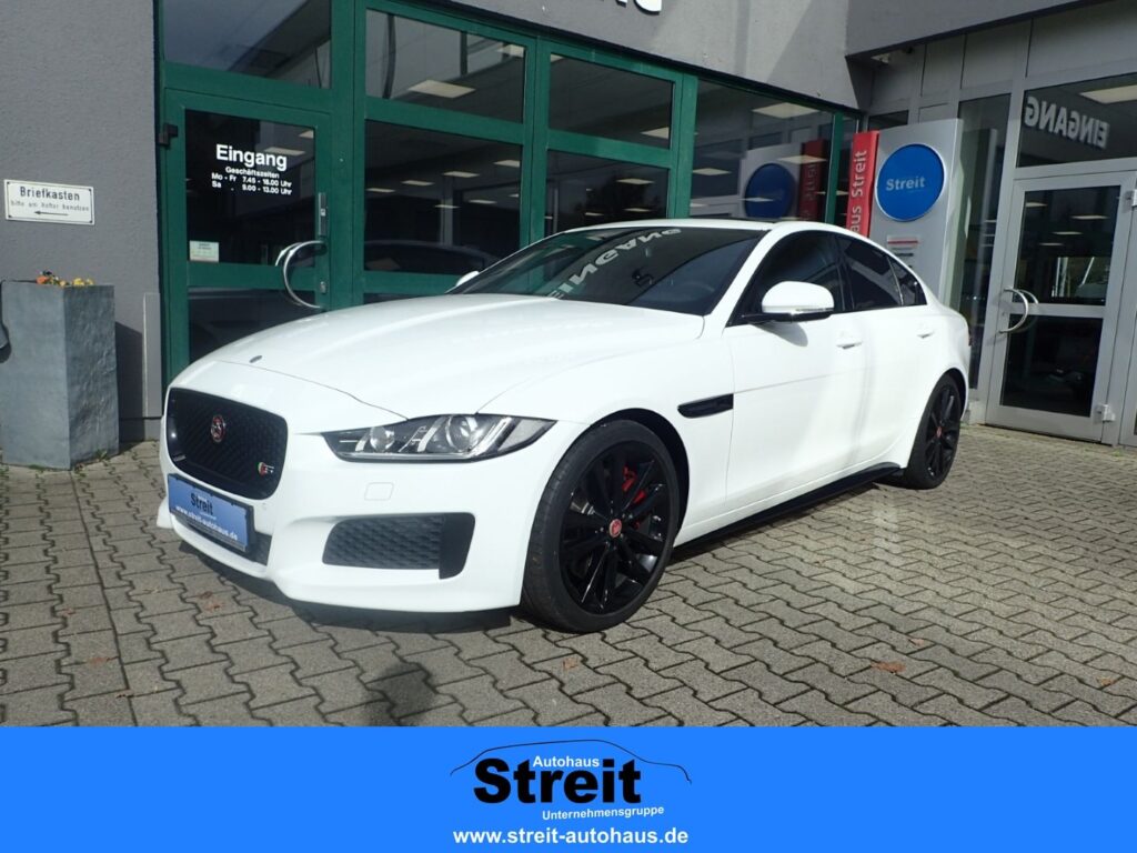 Jaguar XE S 3.0 Panorama Navi Soundsystem Bi-Xenon Mehr