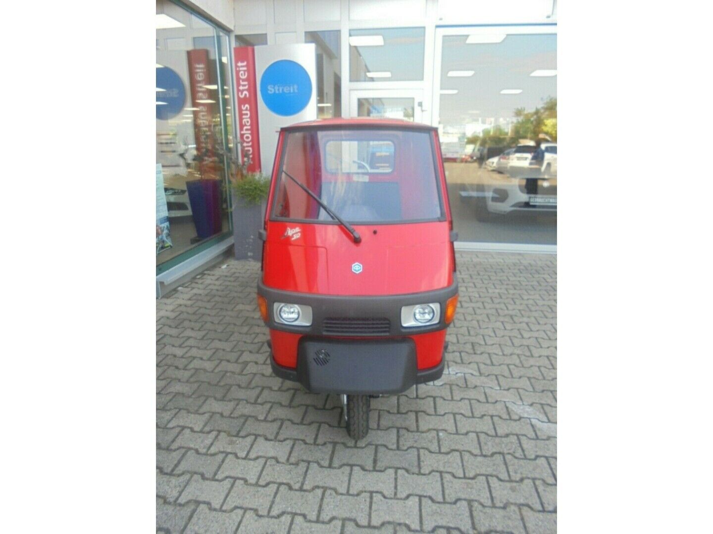 Fahrzeugabbildung Piaggio Ape 50 Pritsche Stahl rot, auch als 25kmh erhält