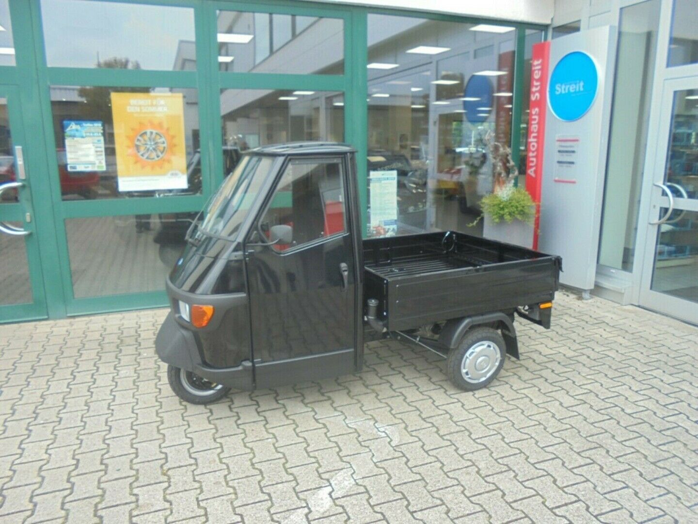 Fahrzeugabbildung Piaggio Ape 50 Pritsche stahl Schwarz, auch als 25kmh er