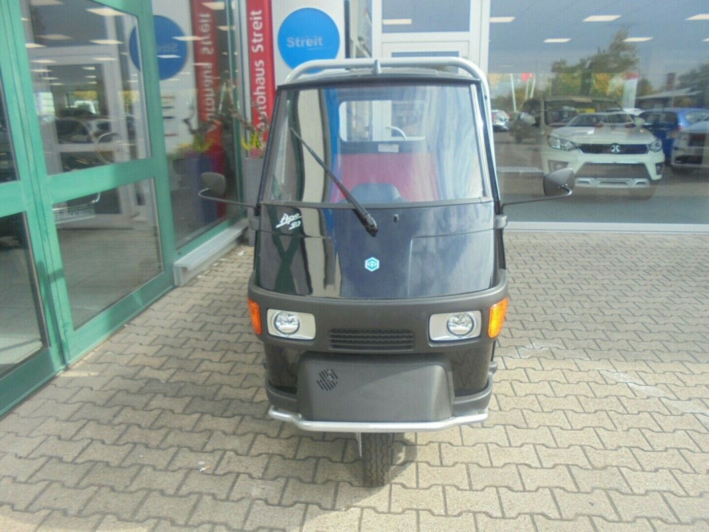 Fahrzeugabbildung Piaggio Ape 50 CC schwarz, Lieferung in ganz Deutschland