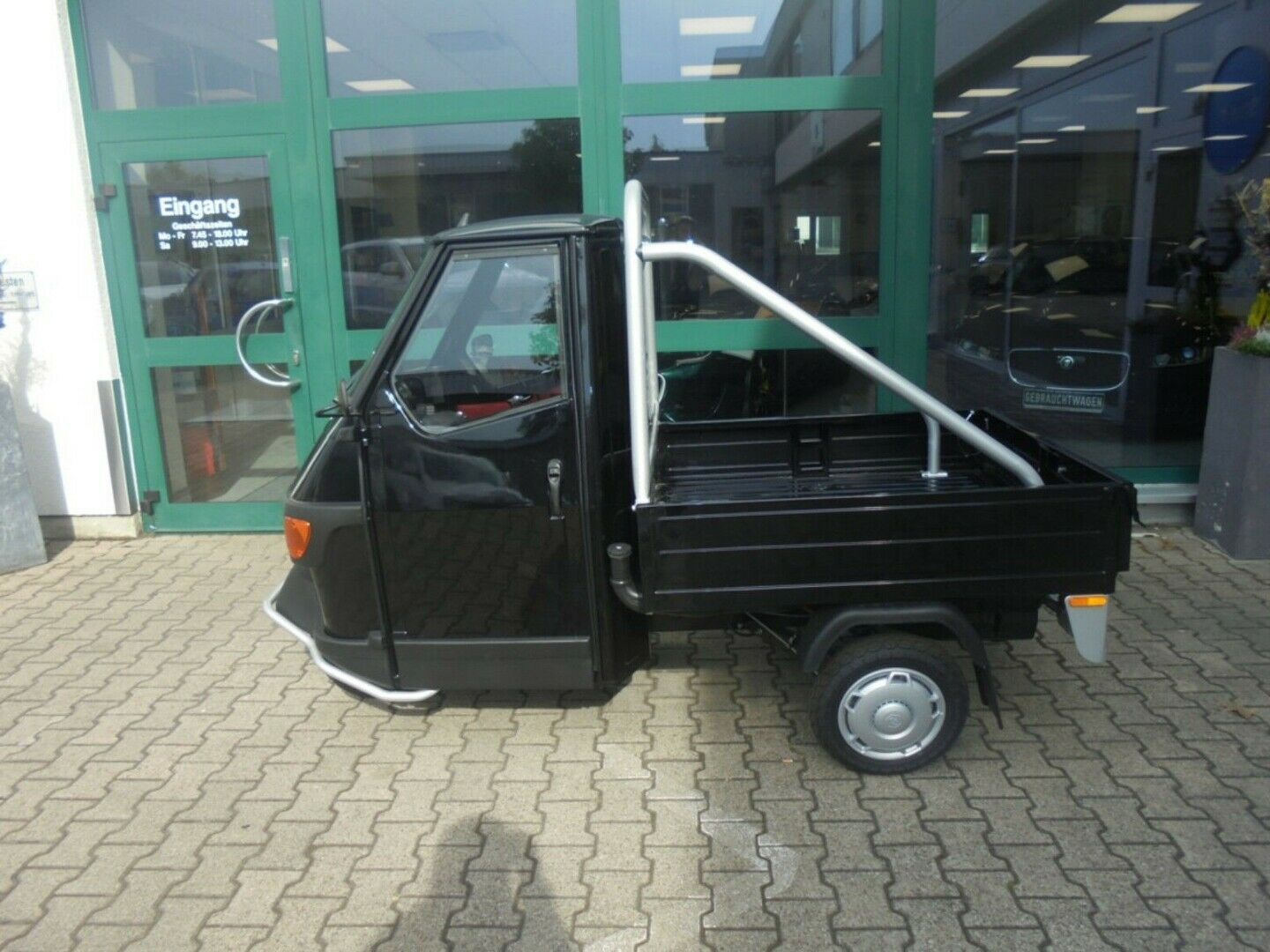 Fahrzeugabbildung Piaggio Ape 50 CC schwarz, Lieferung in ganz Deutschland