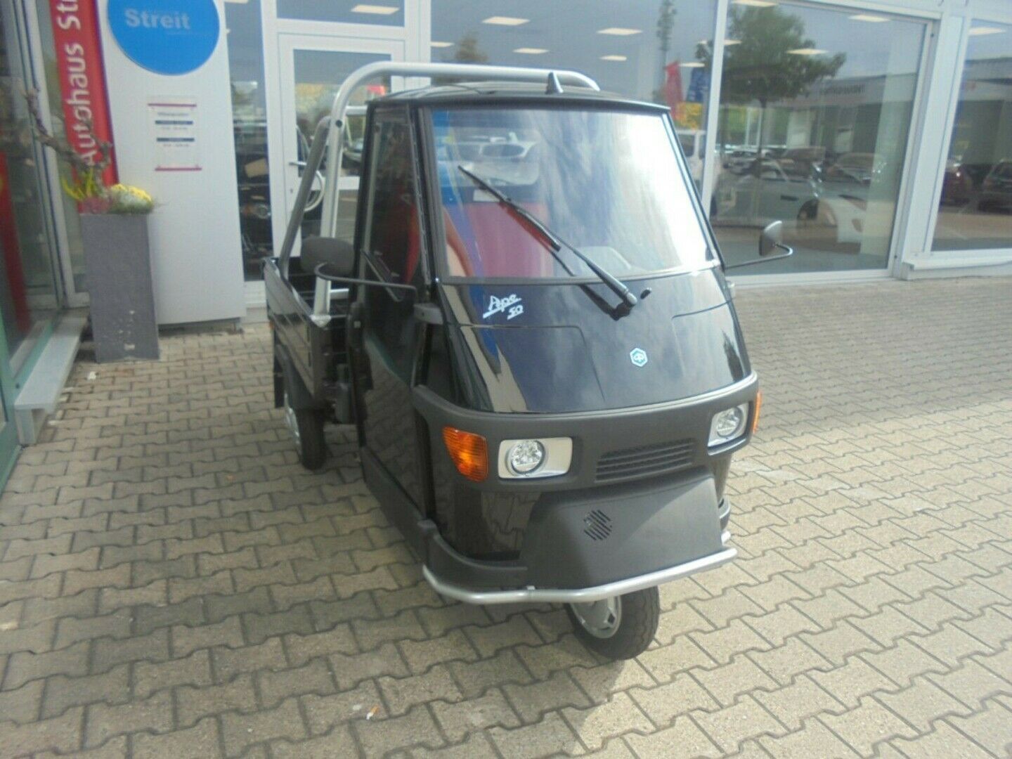 Fahrzeugabbildung Piaggio Ape 50 CC schwarz, Lieferung in ganz Deutschland