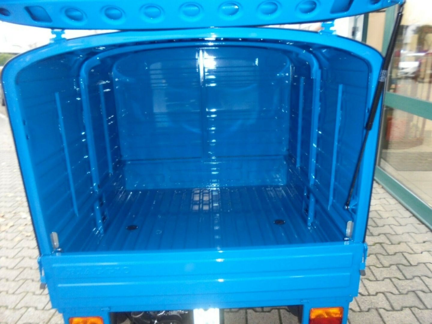 Fahrzeugabbildung Piaggio Ape 50 Kasten blau, auch als 25kmh erhältlich*