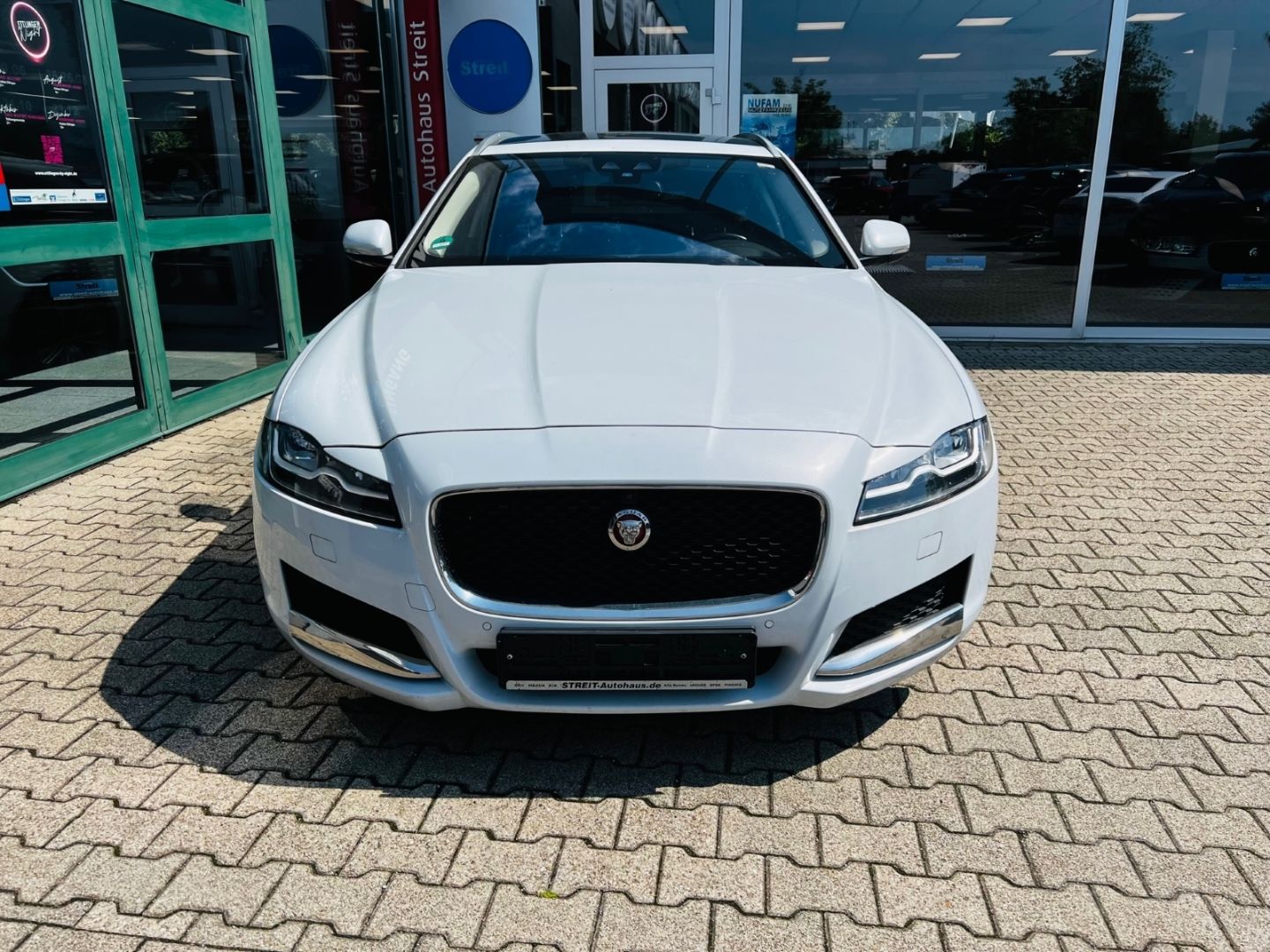 Fahrzeugabbildung Jaguar XF SPORTBRAKE Portfolio 30d Motorschaden