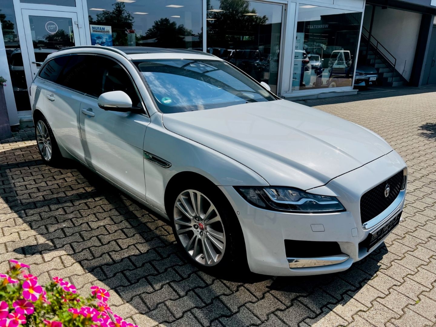 Fahrzeugabbildung Jaguar XF SPORTBRAKE Portfolio 30d Motorschaden