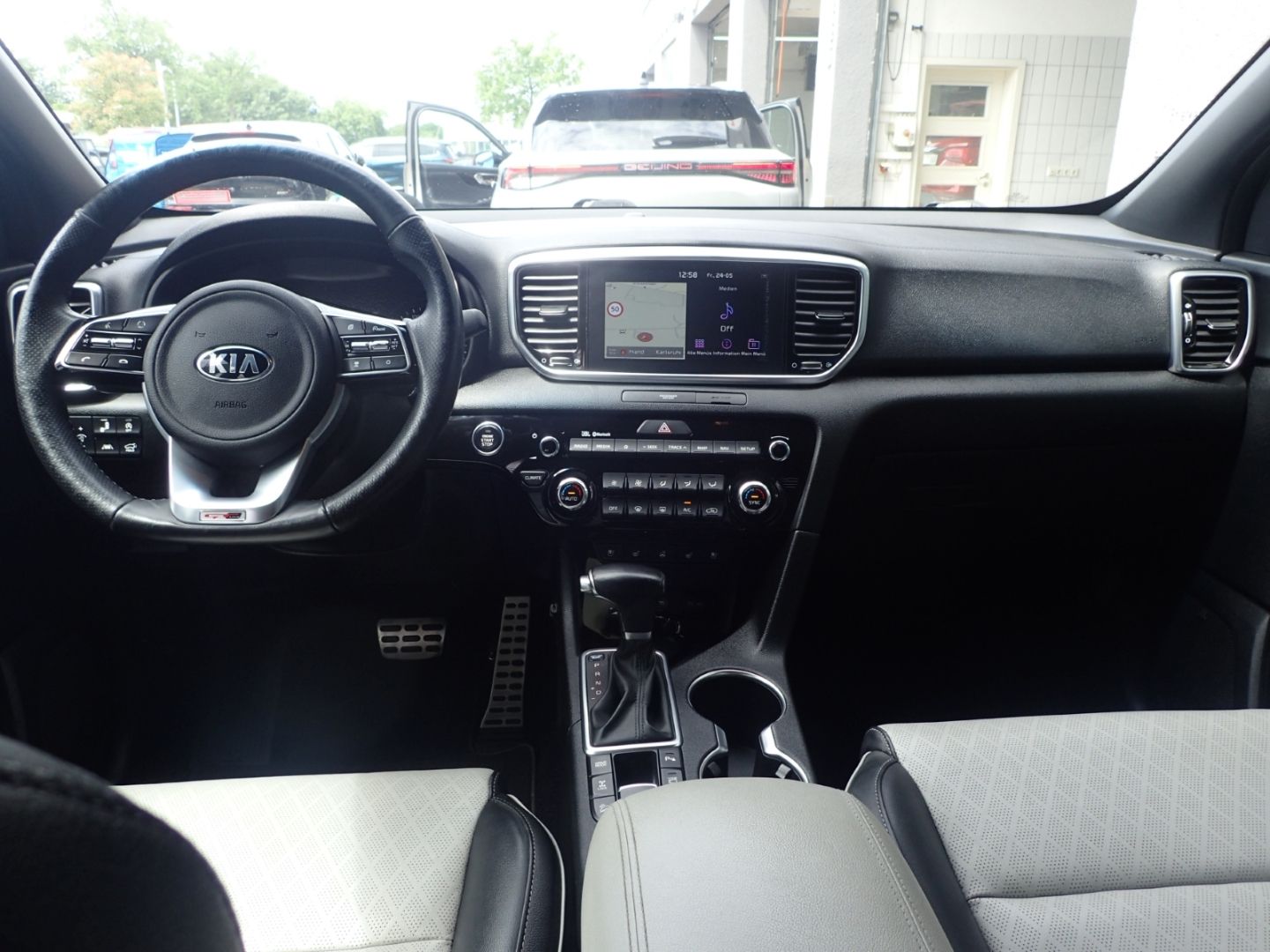 Fahrzeugabbildung Kia Sportage GT Line 4WD 1.6 T-GDI Navi Leder JBL Kl