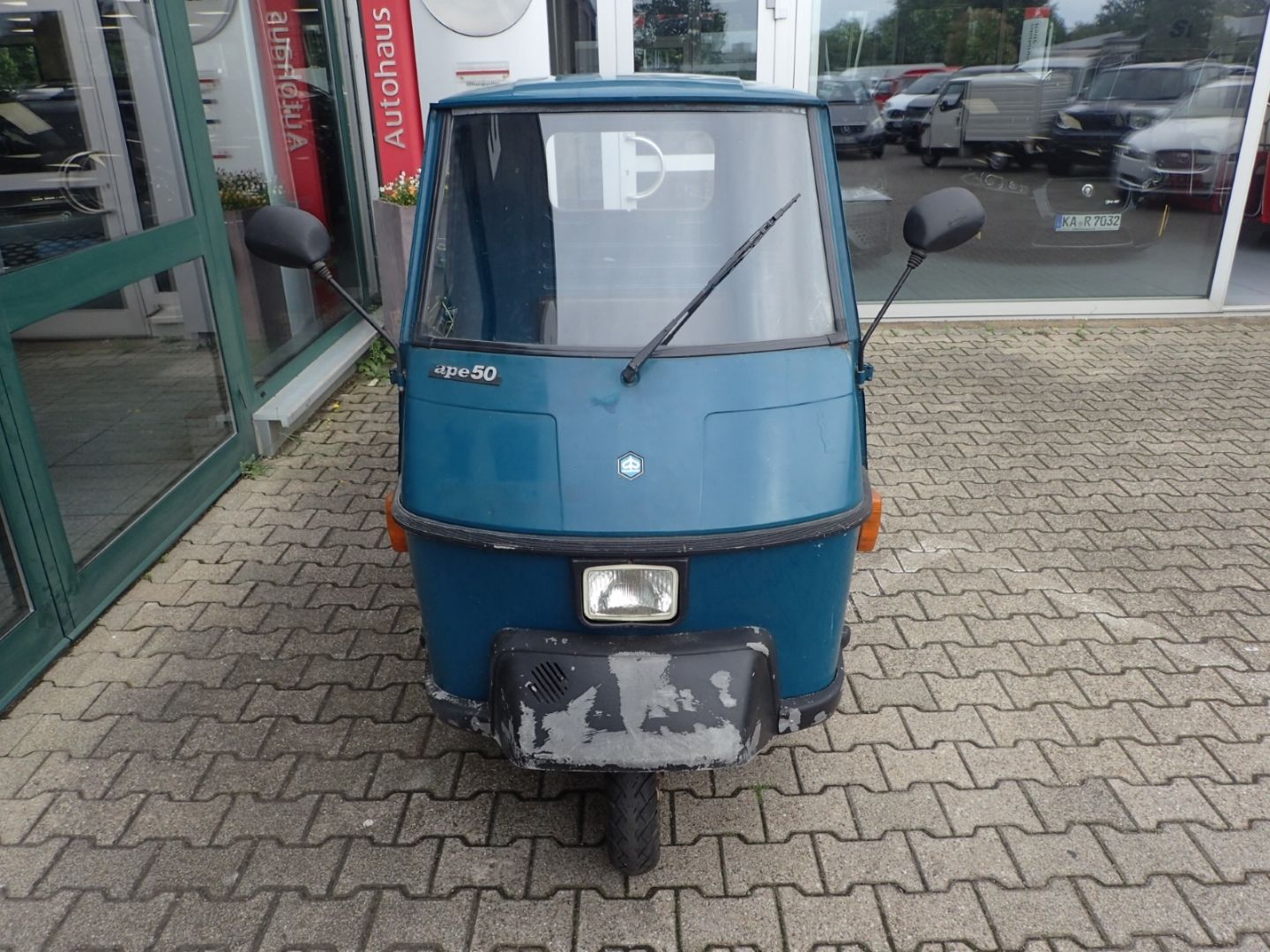 Fahrzeugabbildung Piaggio Ape 50 Pritsche Blau Lieferung in ganz Deutschla