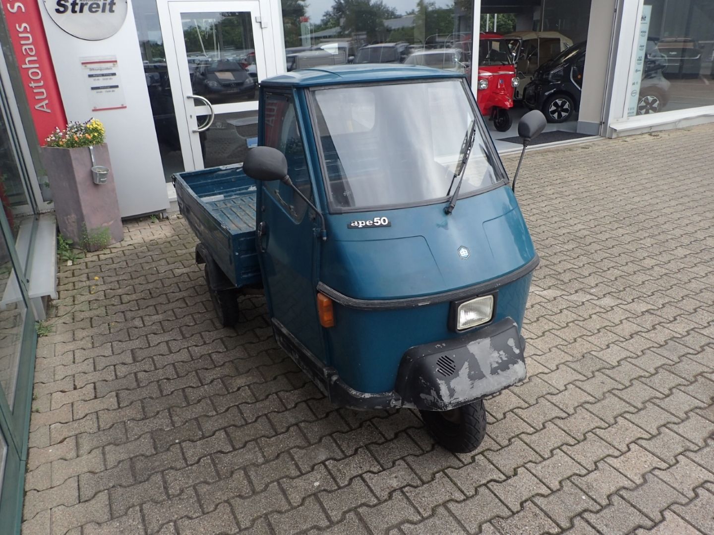 Fahrzeugabbildung Piaggio Ape 50 Pritsche Blau Lieferung in ganz Deutschla