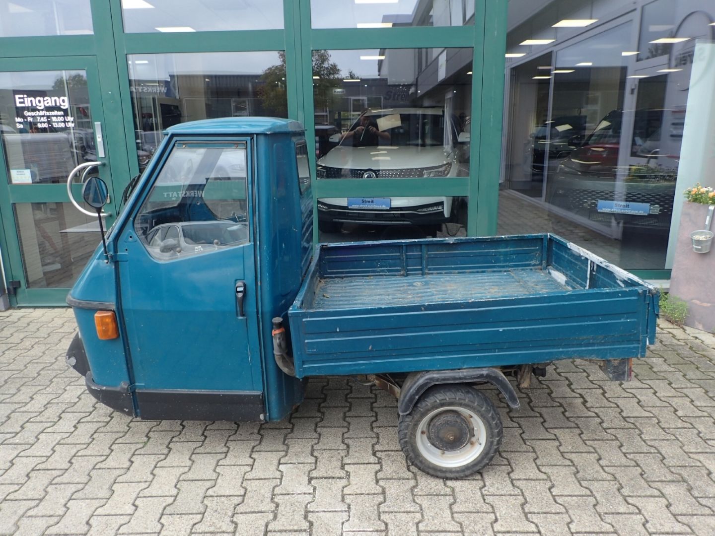 Fahrzeugabbildung Piaggio Ape 50 Pritsche Blau Lieferung in ganz Deutschla