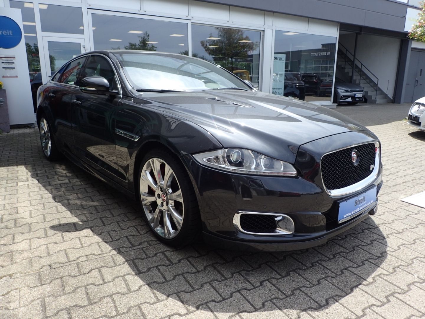 Fahrzeugabbildung Jaguar XJR 5.0 V8 Kompr. ACC Klimasitze Memory Sitze Bi