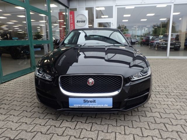 Fahrzeugabbildung Jaguar XE Prestige 20t Leder Soundsystem Bi-Xenon e-Sit