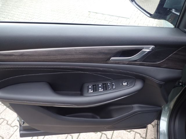 Fahrzeugabbildung DFSK Fengon E5 PHEV El. Panodach digitales Cockpit So