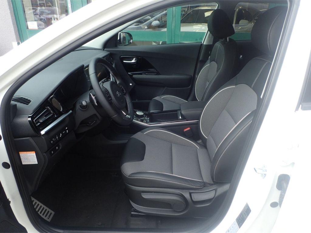 Fahrzeugabbildung Kia Niro e-Spirit 3-Phasen On Board Charger, Technik
