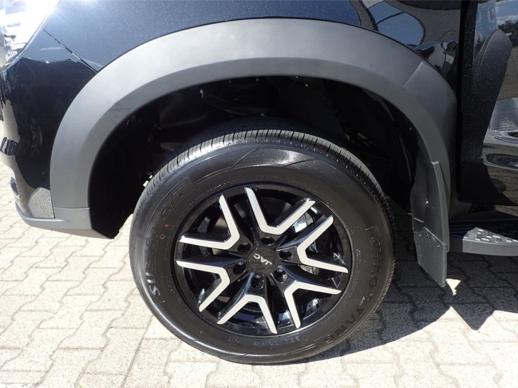 Fahrzeugabbildung JAC 8 Pro 2.4 4x4 2,5T Anhängelast inkl Überführungs