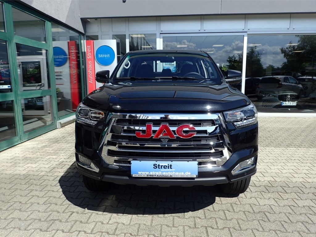Fahrzeugabbildung JAC 8 Pro 2.4 4x4 2,5T Anhängelast inkl Überführungs