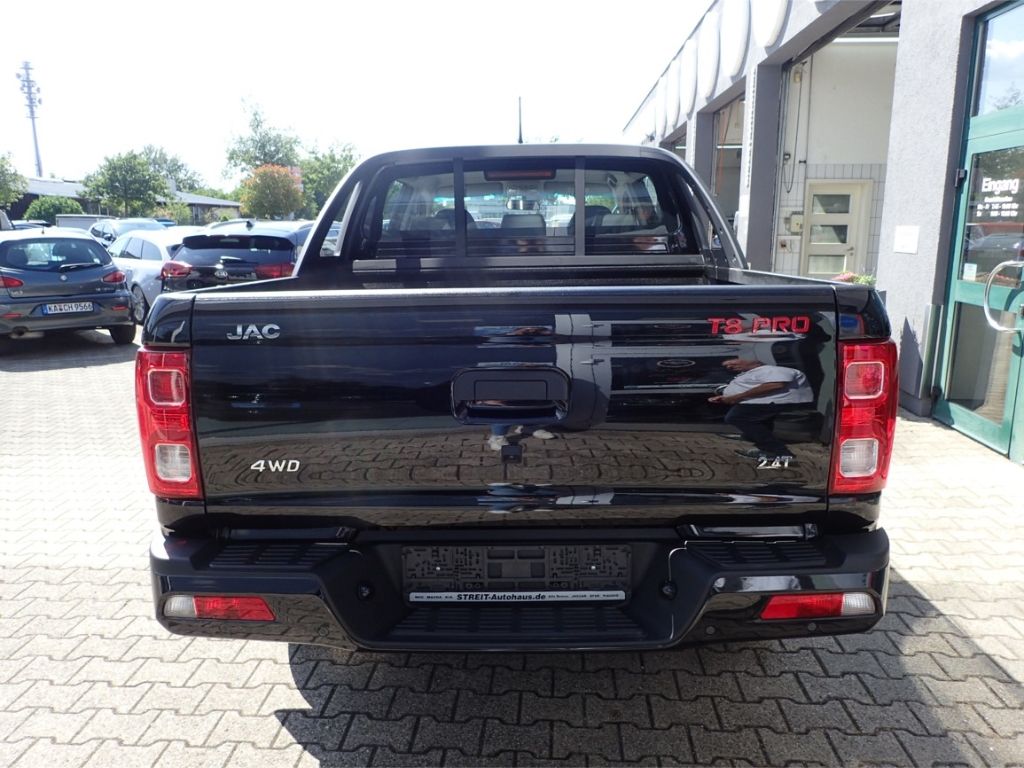 Fahrzeugabbildung JAC 8 Pro 2.4 4x4 2,5T Anhängelast inkl Überführungs