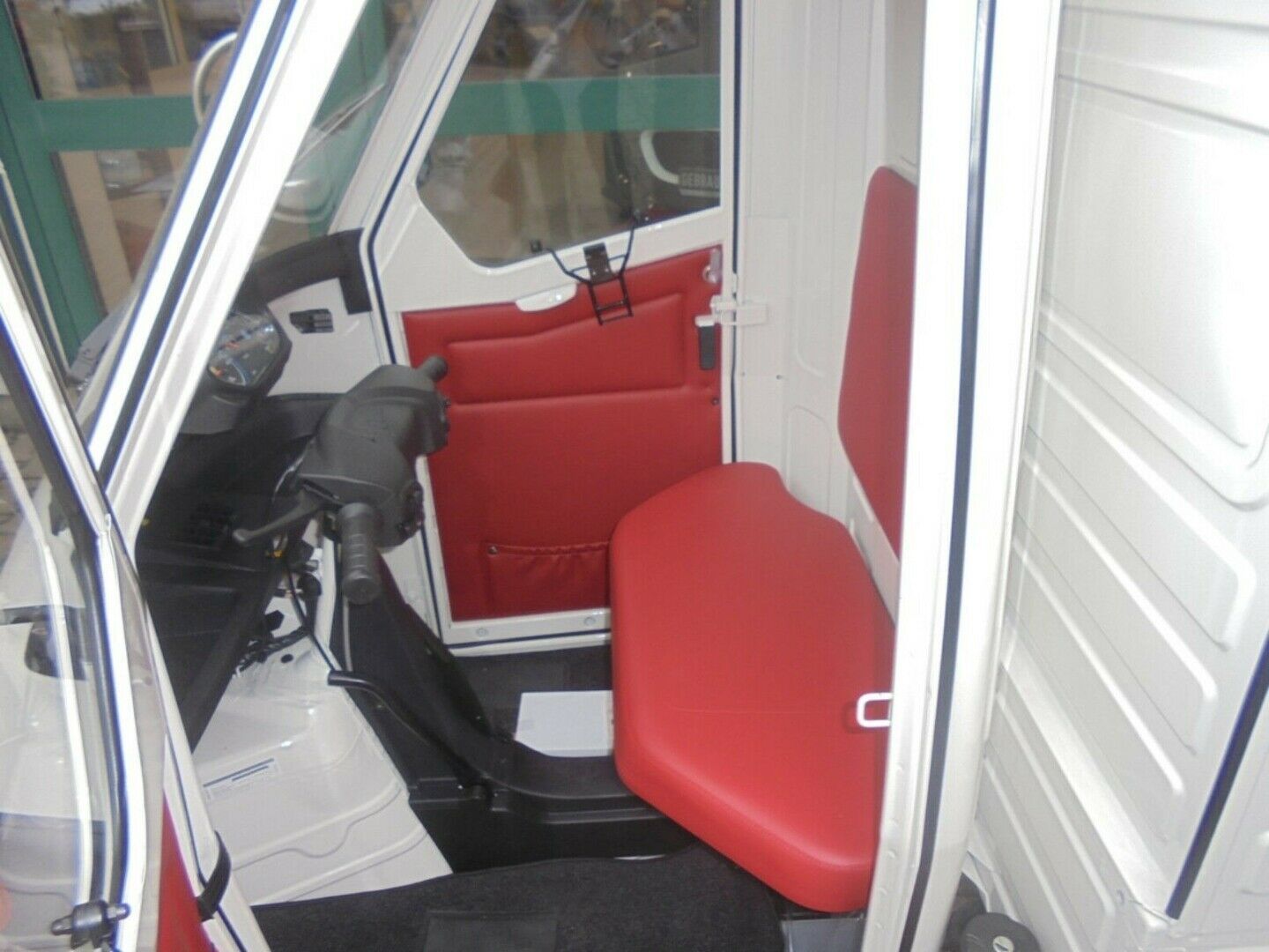 Fahrzeugabbildung Piaggio Ape 50 Kasten weiß,auch als 25kmh erhältlich*