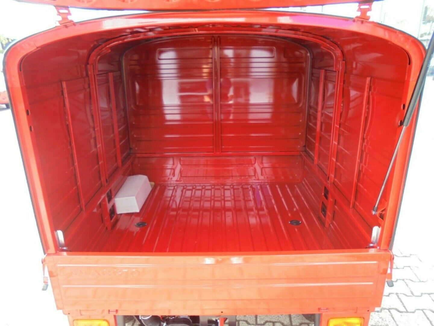 Fahrzeugabbildung Piaggio Ape 50 Kasten rot, auch als 25kmh erhältlich*
