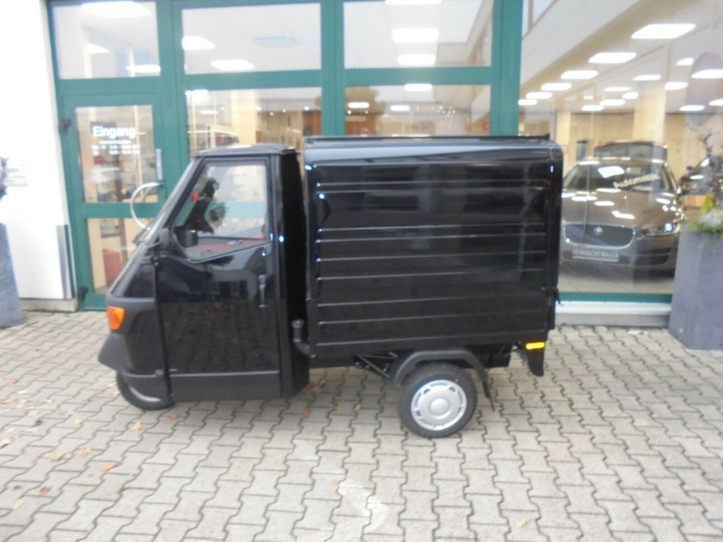 Fahrzeugabbildung Piaggio Ape 50 Kasten schwarz, auch als 25kmh erhältlich