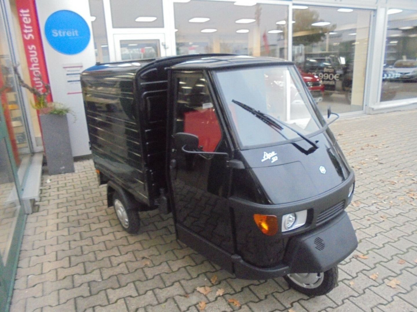 Fahrzeugabbildung Piaggio Ape 50 Kasten schwarz, auch als 25kmh erhältlich