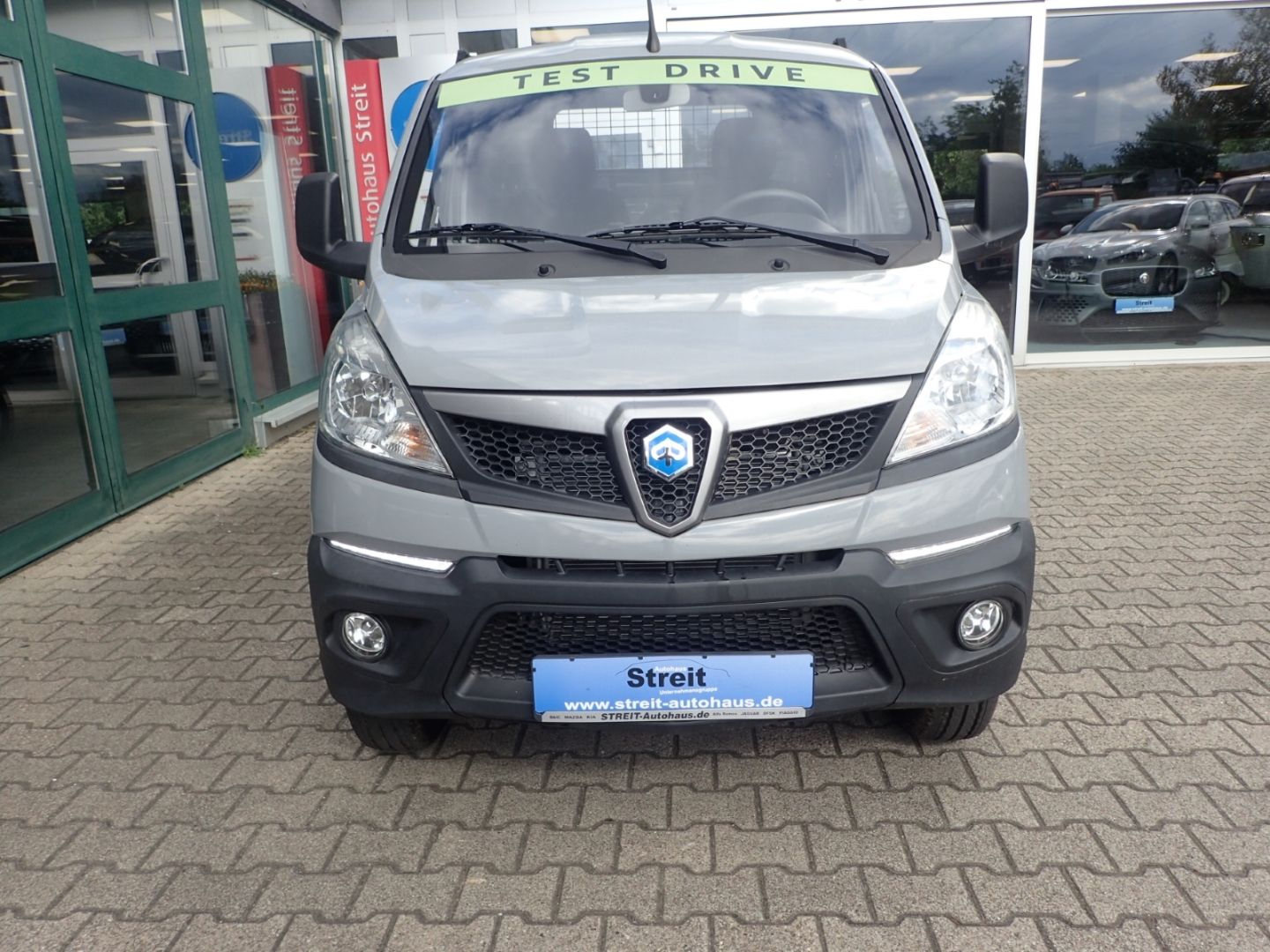 Fahrzeugabbildung Piaggio Porter NP6 TW Kipper LR 3,08m Pritschenlänge LPG