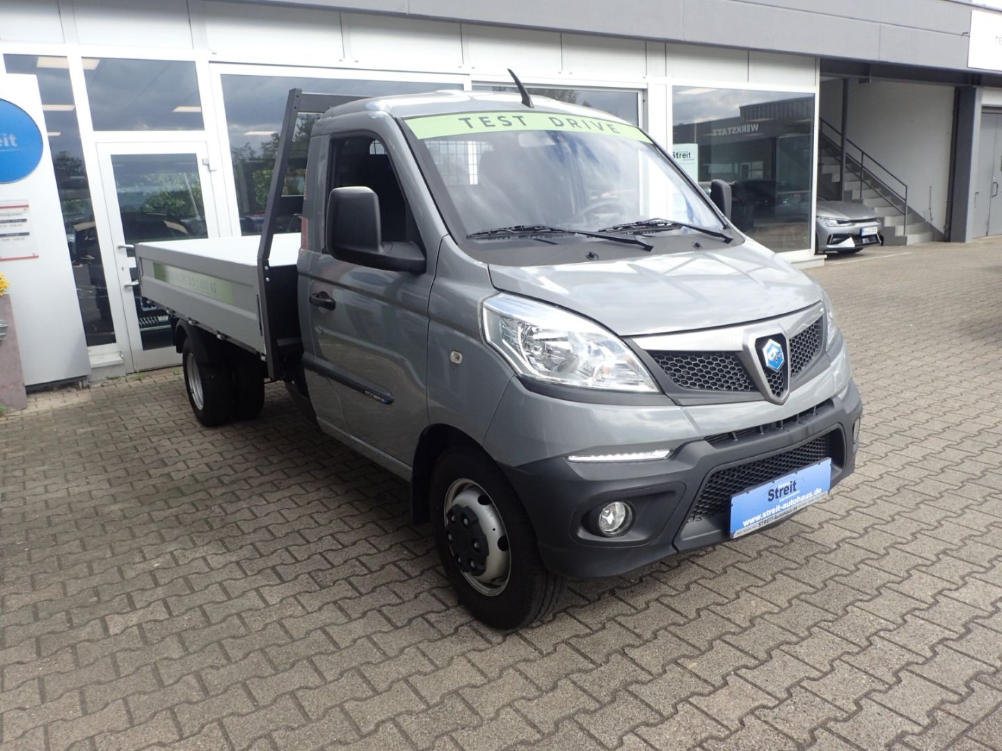 Fahrzeugabbildung Piaggio Porter NP6 TW Kipper LR 3,08m Pritschenlänge LPG