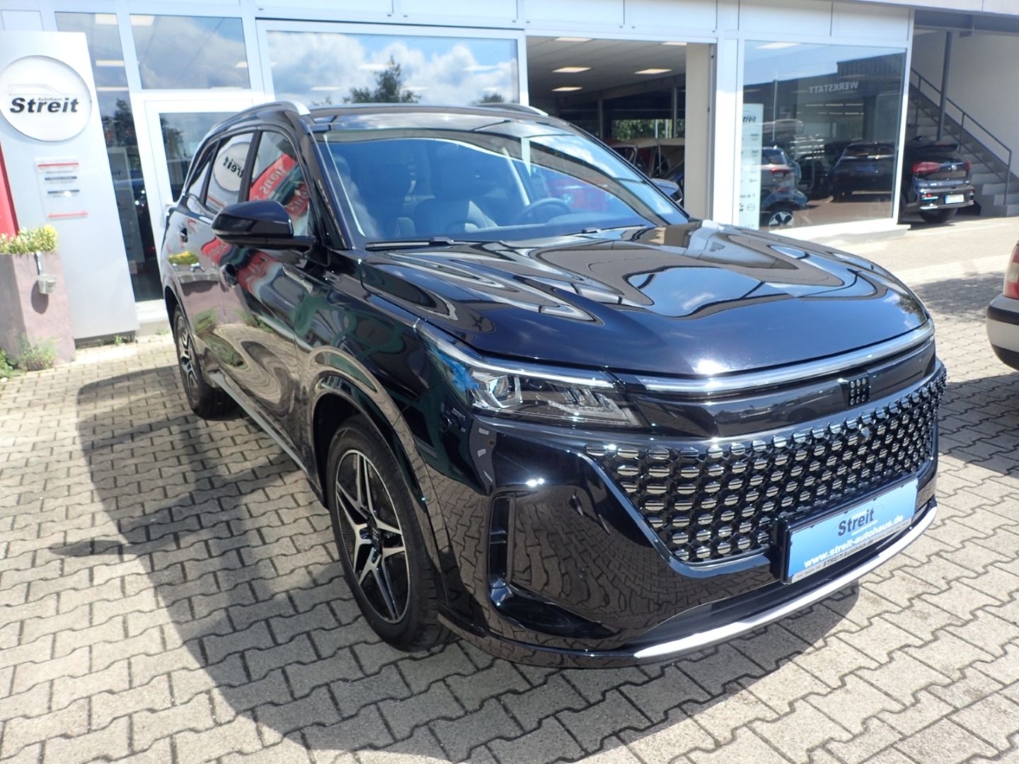 Fahrzeugabbildung DFSK Fengon E5 PHEV El. Panodach digitales Cockpit So
