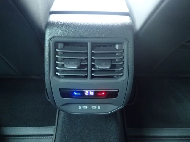 Fahrzeugabbildung CUPRA Leon VZ 2.0 TSI Navi ACC Apple CarPlay Digitales