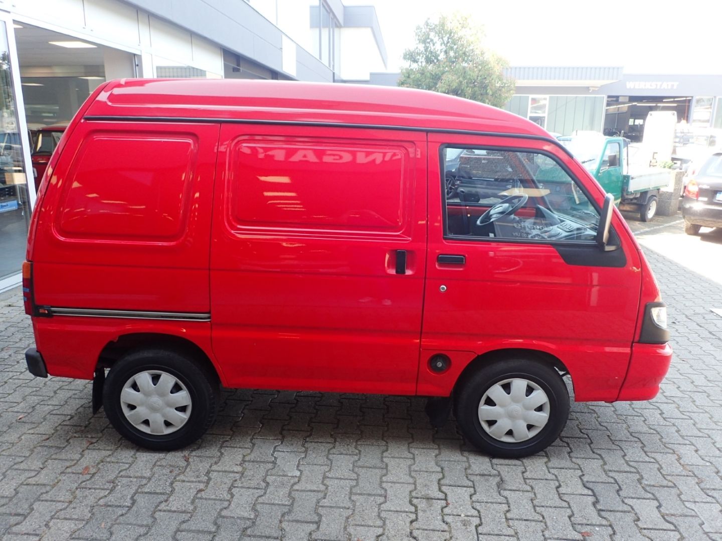 Fahrzeugabbildung Piaggio Porter Kasten rot Lieferung möglich