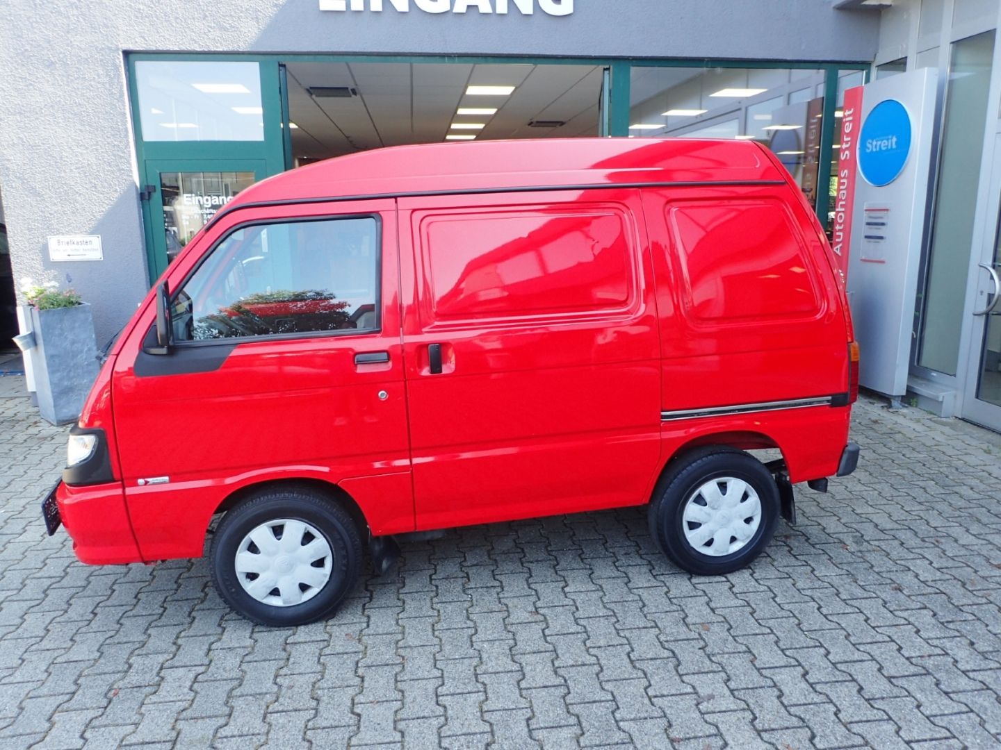 Fahrzeugabbildung Piaggio Porter Kasten rot Lieferung möglich