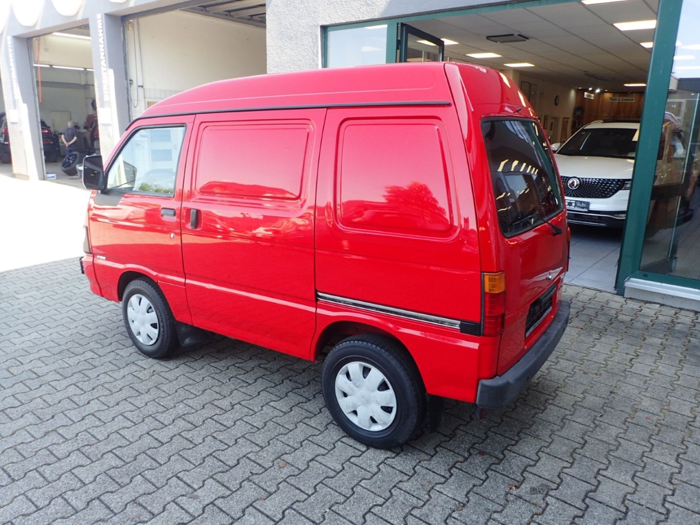Fahrzeugabbildung Piaggio Porter Kasten rot Lieferung möglich