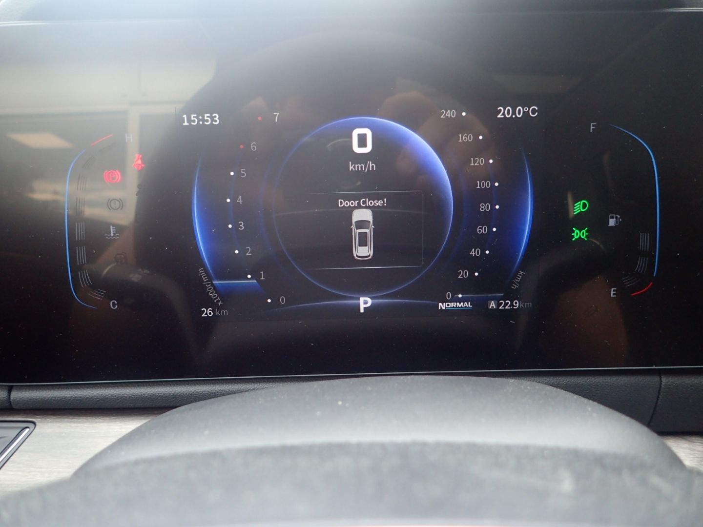 Fahrzeugabbildung DFSK Fengon 600 Premium El. Panodach digitales Cockpi