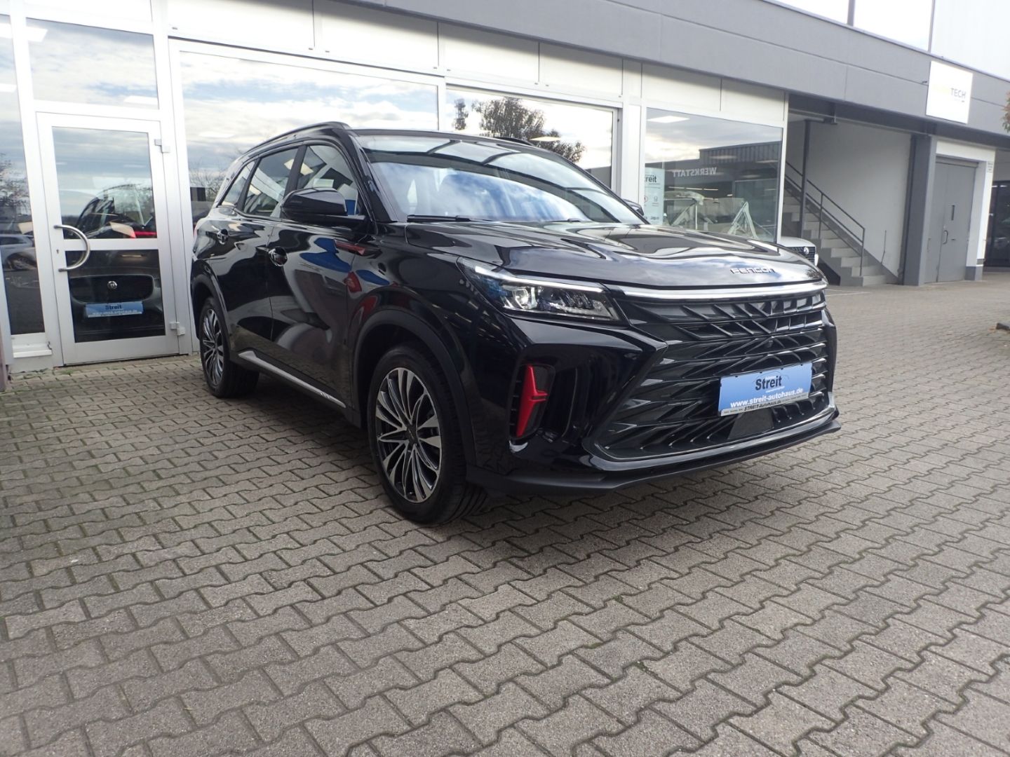 Fahrzeugabbildung DFSK Fengon 600 Premium El. Panodach digitales Cockpi