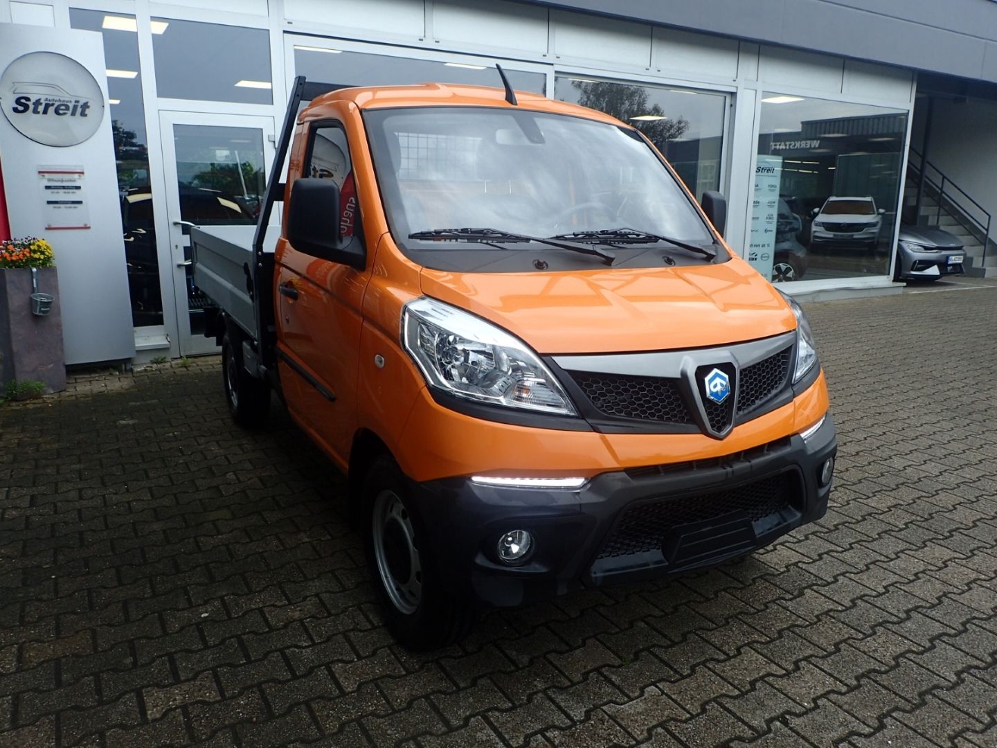 Fahrzeugabbildung Piaggio Porter NP6 SW Kipper LR 2,2m Pritschenlänge LPG