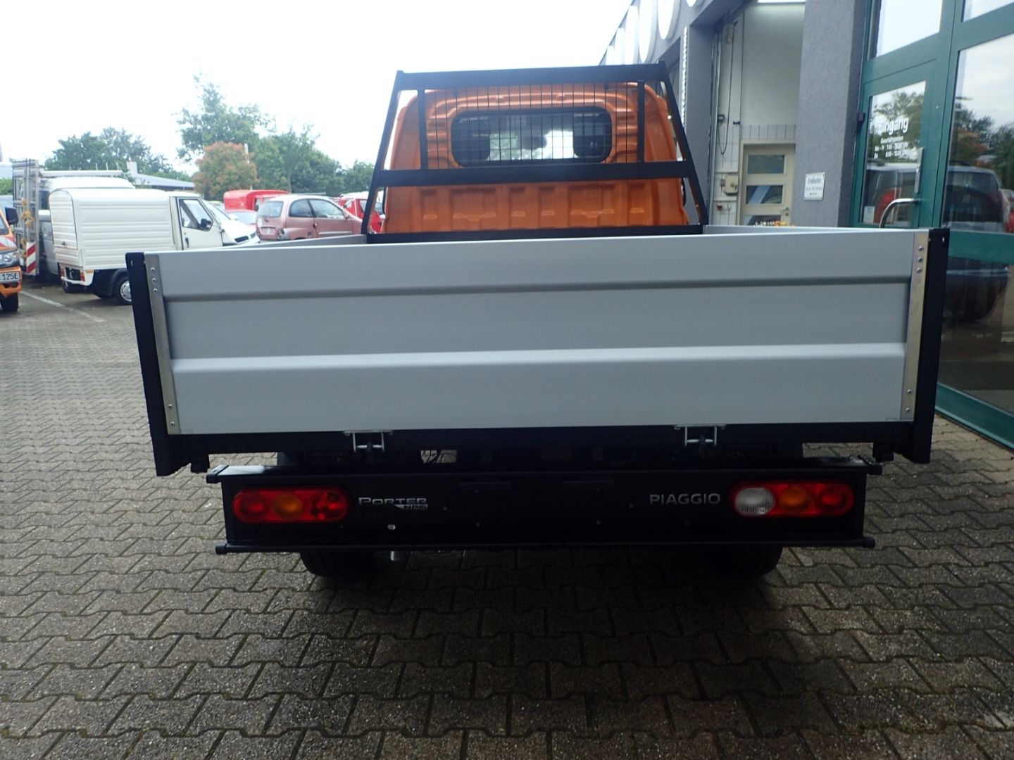 Fahrzeugabbildung Piaggio Porter NP6 SW Kipper LR 2,2m Pritschenlänge LPG