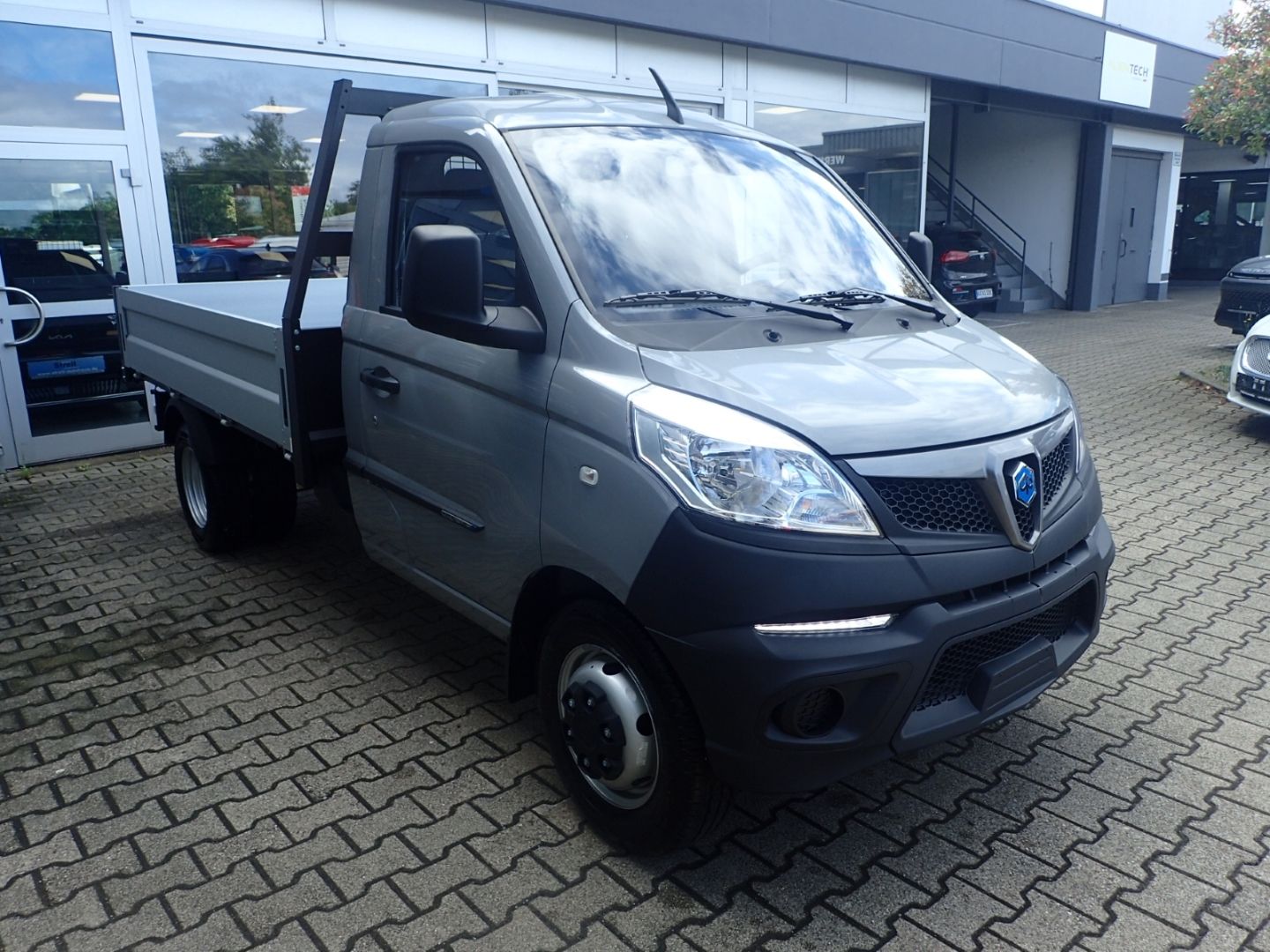 Fahrzeugabbildung Piaggio Porter NP6 TW Kipper LR 2,53m Pritschenlänge LPG