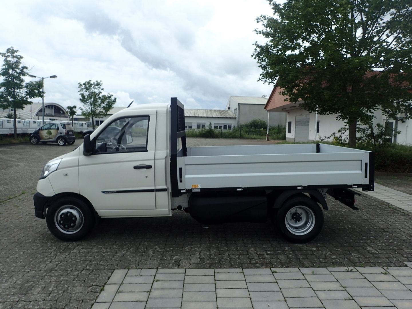 Fahrzeugabbildung Piaggio Porter NP6 TW Kipper LR 2,53m Pritschenlänge LPG
