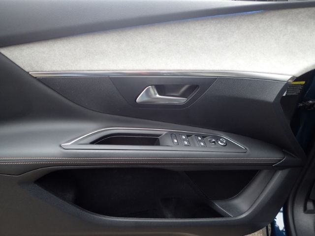 Fahrzeugabbildung Peugeot 3008 Hybrid4 300 GT 1.6 Plug-In Easy-Paket Alcan