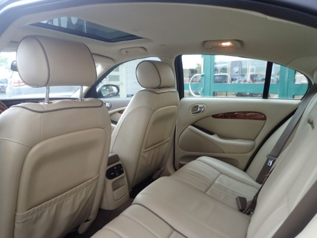 Fahrzeugabbildung Jaguar S-Type 4.2 V8 Executive Memory Sitze SHZ PDCv+h