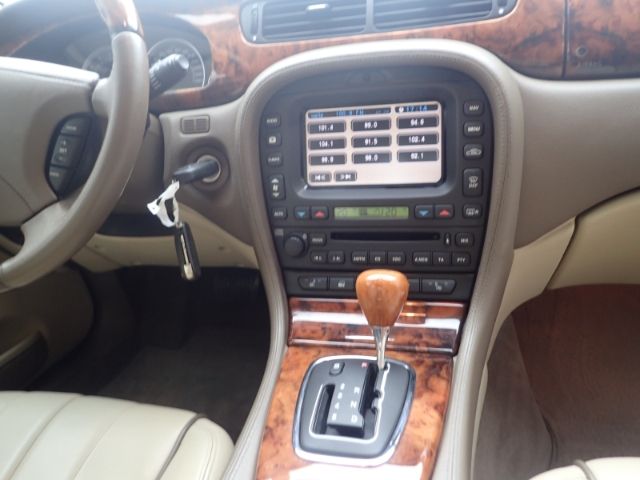 Fahrzeugabbildung Jaguar S-Type 4.2 V8 Executive Memory Sitze SHZ PDCv+h