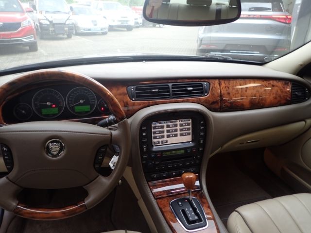 Fahrzeugabbildung Jaguar S-Type 4.2 V8 Executive Memory Sitze SHZ PDCv+h