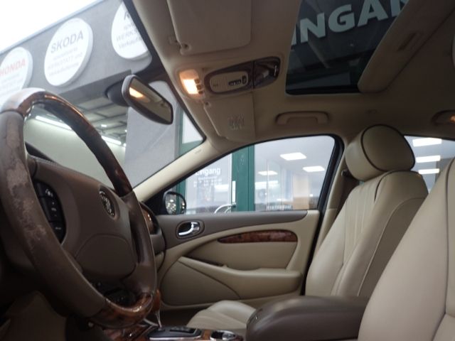 Fahrzeugabbildung Jaguar S-Type 4.2 V8 Executive Memory Sitze SHZ PDCv+h
