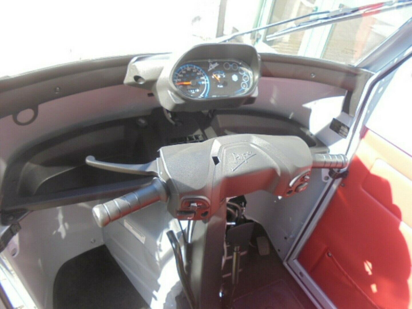 Fahrzeugabbildung Piaggio Ape 50 Pritsche Stahl grau,auch als 25kmh erhält